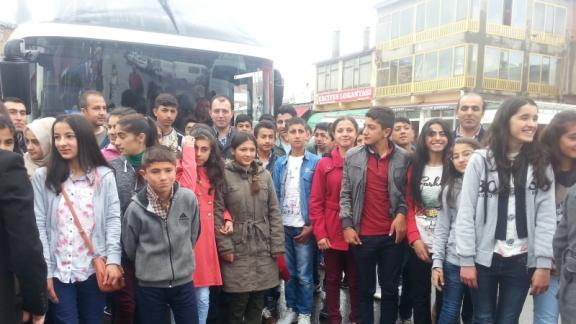 Şarktan Garba Şehitler Diyarına projesi kapsamında TEOG sınavında başarılı olan öğrenciler